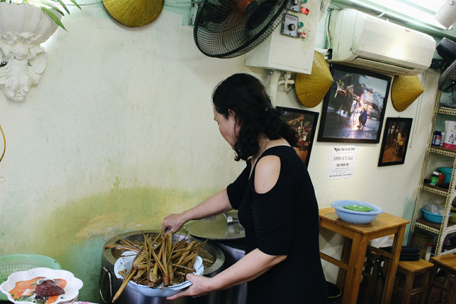 co chu ban hang nghin to bun bo hue gia 1000 dong cho nguoi lao dong ngheo o ha noi