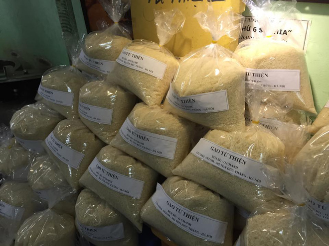 co chu ban hang nghin to bun bo hue gia 1000 dong cho nguoi lao dong ngheo o ha noi