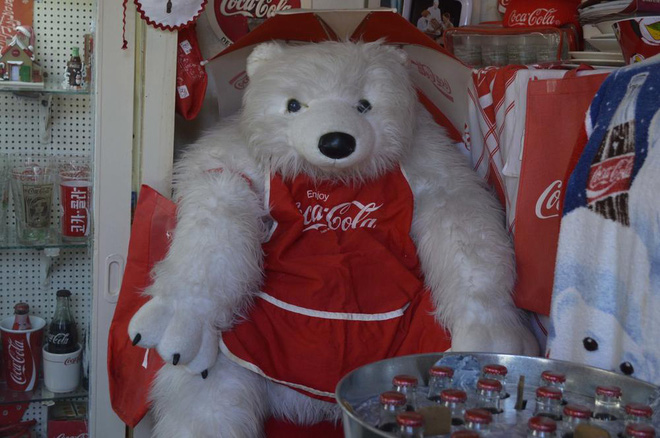 ga p nguo i phu nu nghie n coca cola hon ba t cu thu gi kha c tren do i di nh die m nga y uo ng 15 chai 355 ml tha m chi na u an ba ng coca