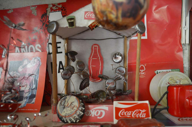 ga p nguo i phu nu nghie n coca cola hon ba t cu thu gi kha c tren do i di nh die m nga y uo ng 15 chai 355 ml tha m chi na u an ba ng coca