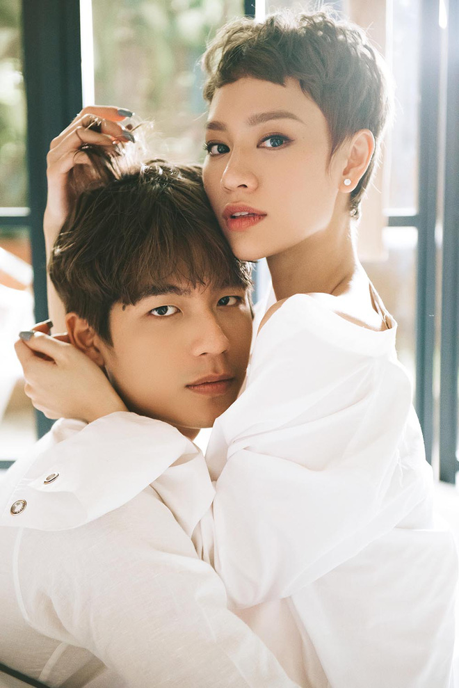 tra my idol tung anh tinh tu ben dong nghiep nam kem 9 tuoi