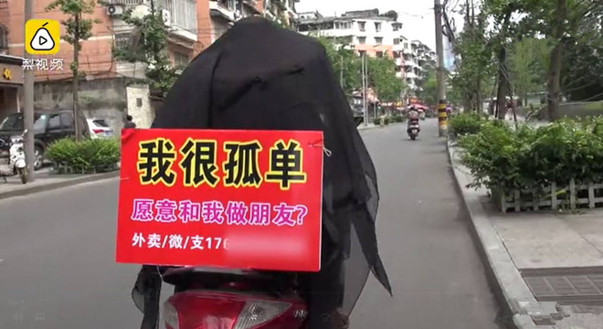 ai cung tuong anh chang shipper nay nghien phim co trang trung quoc nhung su that lai khong ky thu den vay