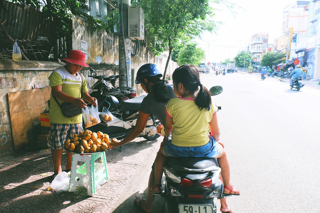 ngay he dep nhat cua tui con nit nha ngheo ban sen ban che nhung vui biet bao vi do dan duoc cha me