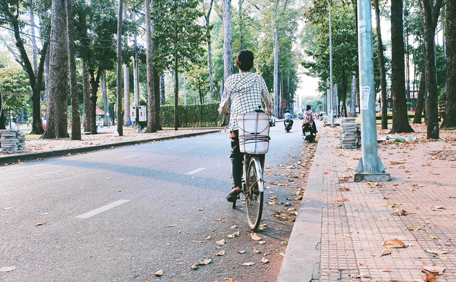 he cua con nha ngheo ban sen ban trai cay ban che nhung van vui biet bao vi giup duoc bo me
