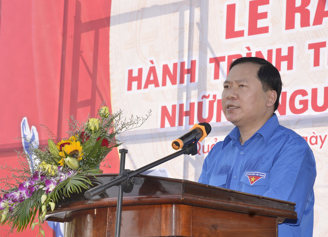 theo buoc chan nguoi anh hung hanh trinh tiep lua cho nhung nguoi anh hung co cong voi dat nuoc