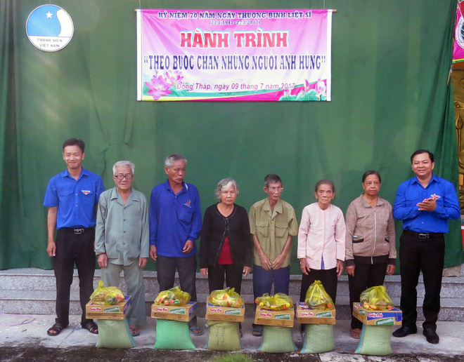theo buoc chan nguoi anh hung hanh trinh tiep lua cho nhung nguoi anh hung co cong voi dat nuoc