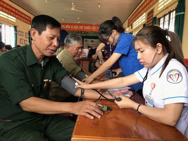 theo buoc chan nguoi anh hung hanh trinh tiep lua cho nhung nguoi anh hung co cong voi dat nuoc