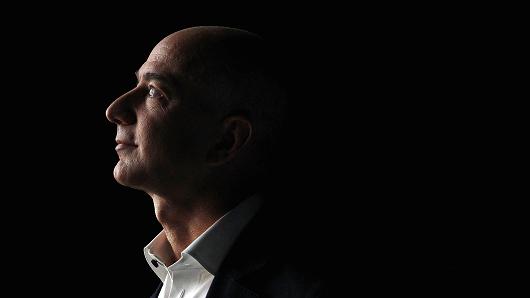 jeff bezos ong chu cua amazon vuot qua bill gates chinh thuc tro thanh nguoi giau nhat the gioi