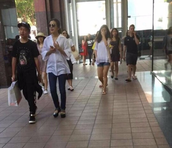su thuc ve tin don trieu vy hat hui con rieng cua chong