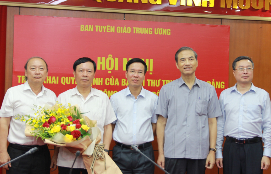 trien khai quyet dinh cua ban bi thu trung uong dang ve cong tac can bo