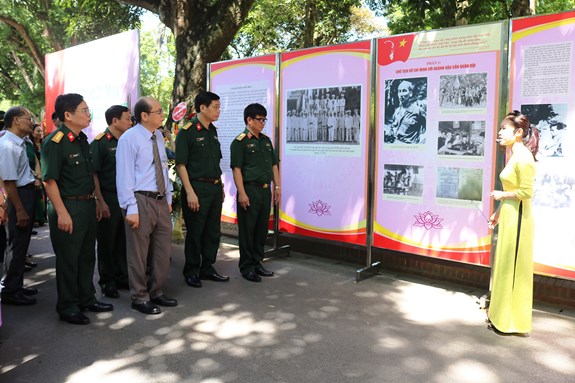 163 tu lieu quy tai trien lam chu tich ho chi minh voi nganh hau can quan doi