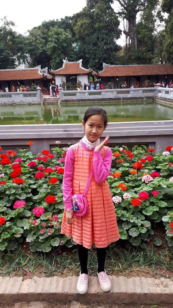 2 benh nhi may man duoc nhan giac mac cua be van nhi trong gan 1000 ho so cho ghep giac mac tai ngan hang mat