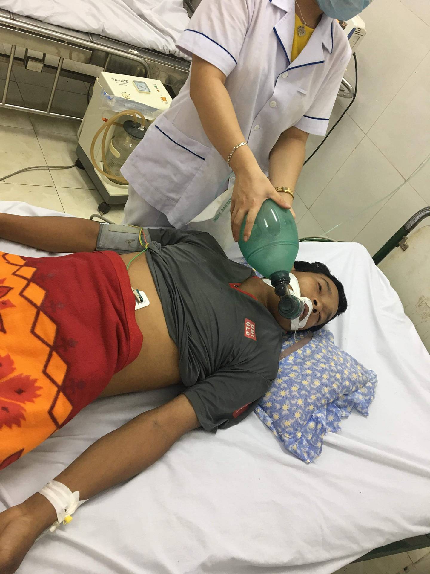 nghe an 2 nguoi thuong vong nghi ngo doc do uong ruou ngam re cay rung