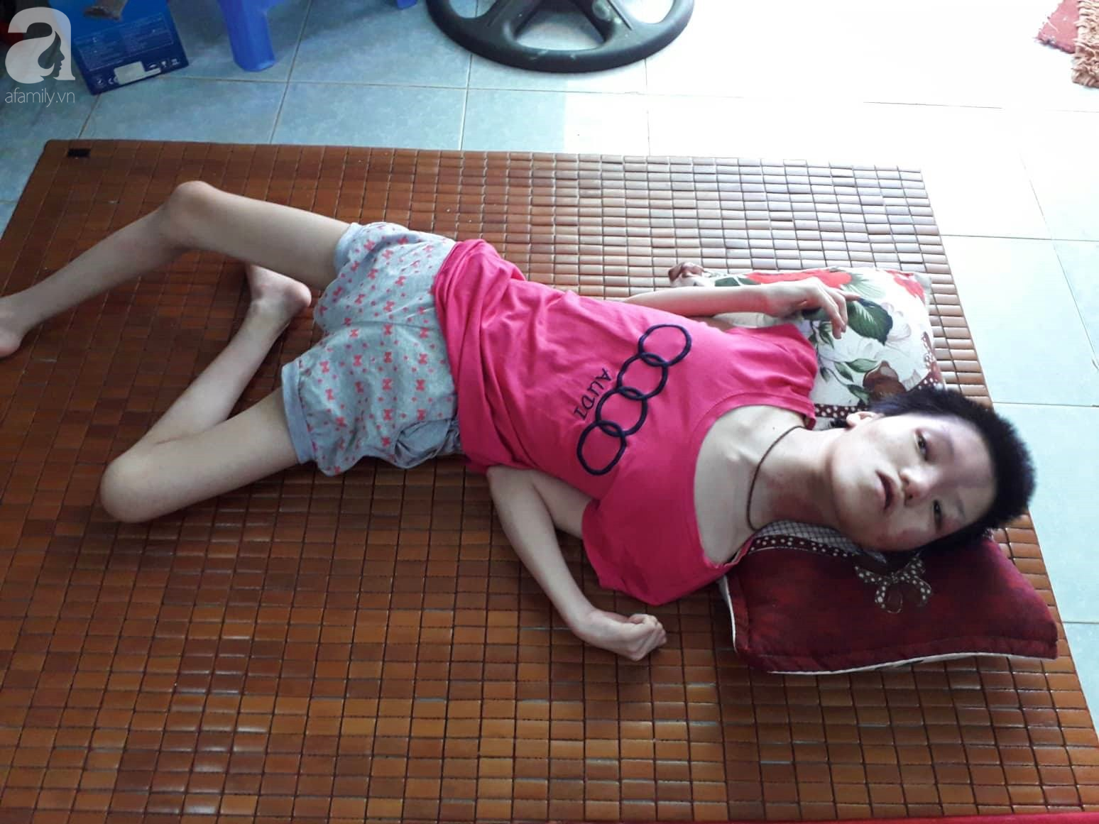 da nang nguoi me ngheo nuoi 3 con tho nheo nhoc bat luc nhin con gai 15 tuoi co giat vi benh u mau quai ac