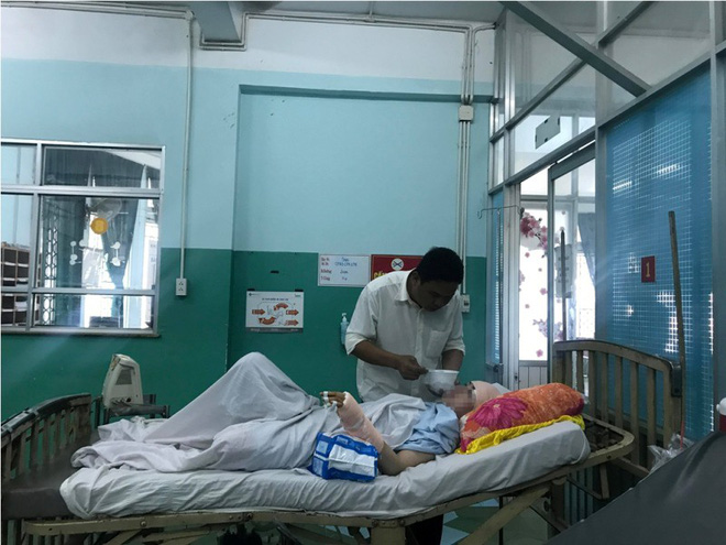 vu no sung khien 2 co gai bi thuong o sai gon 1 trong 2 nan nhan la ban gai cu cua nghi pham tung nhieu lan bi doa giet