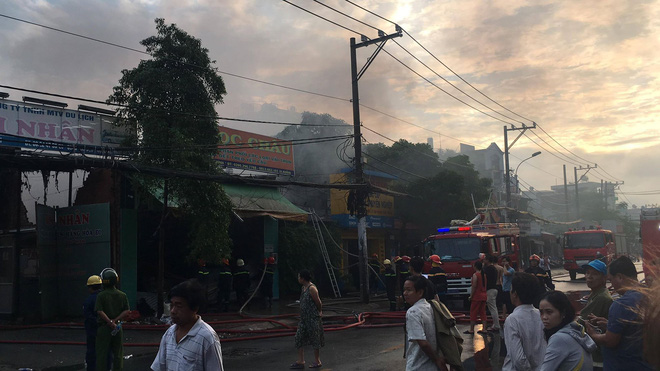 hang tram chien si tham gia chua chay kho vai o sai gon