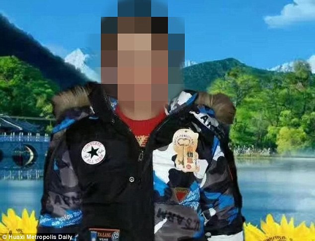 tim do choi trong bai rac 2 dua tre bi chon song
