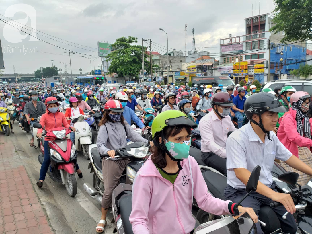 tphcm va cham giao thong lien tuc duong vao ben xe mien dong te liet ngay dau tuan