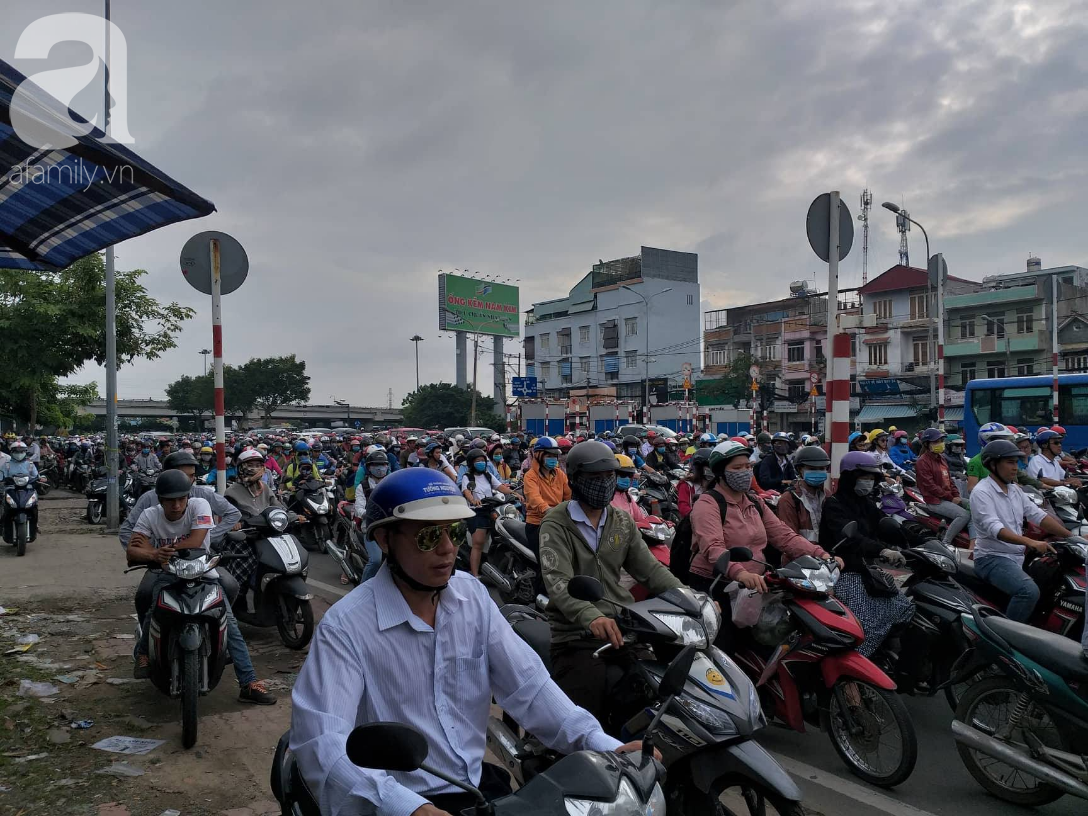 tphcm va cham giao thong lien tuc duong vao ben xe mien dong te liet ngay dau tuan