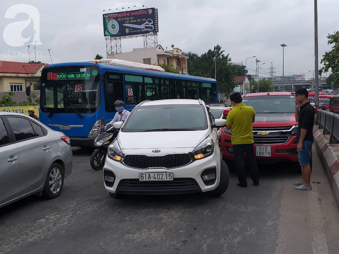 tphcm va cham giao thong lien tuc duong vao ben xe mien dong te liet ngay dau tuan