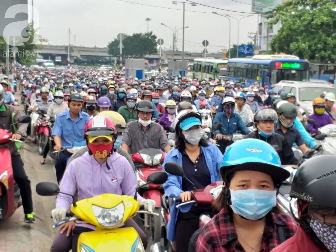 tphcm va cham giao thong lien tuc duong vao ben xe mien dong te liet ngay dau tuan