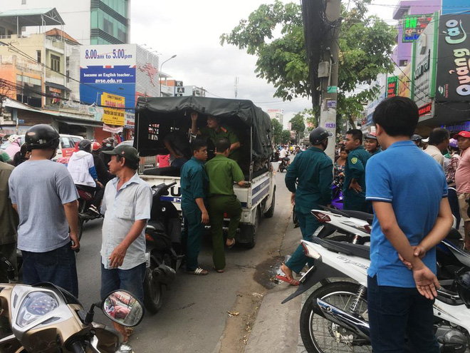 canh sat no sung khong che nhom doi tuong trom xe may cam ma tau co thu trong khach san o sai gon