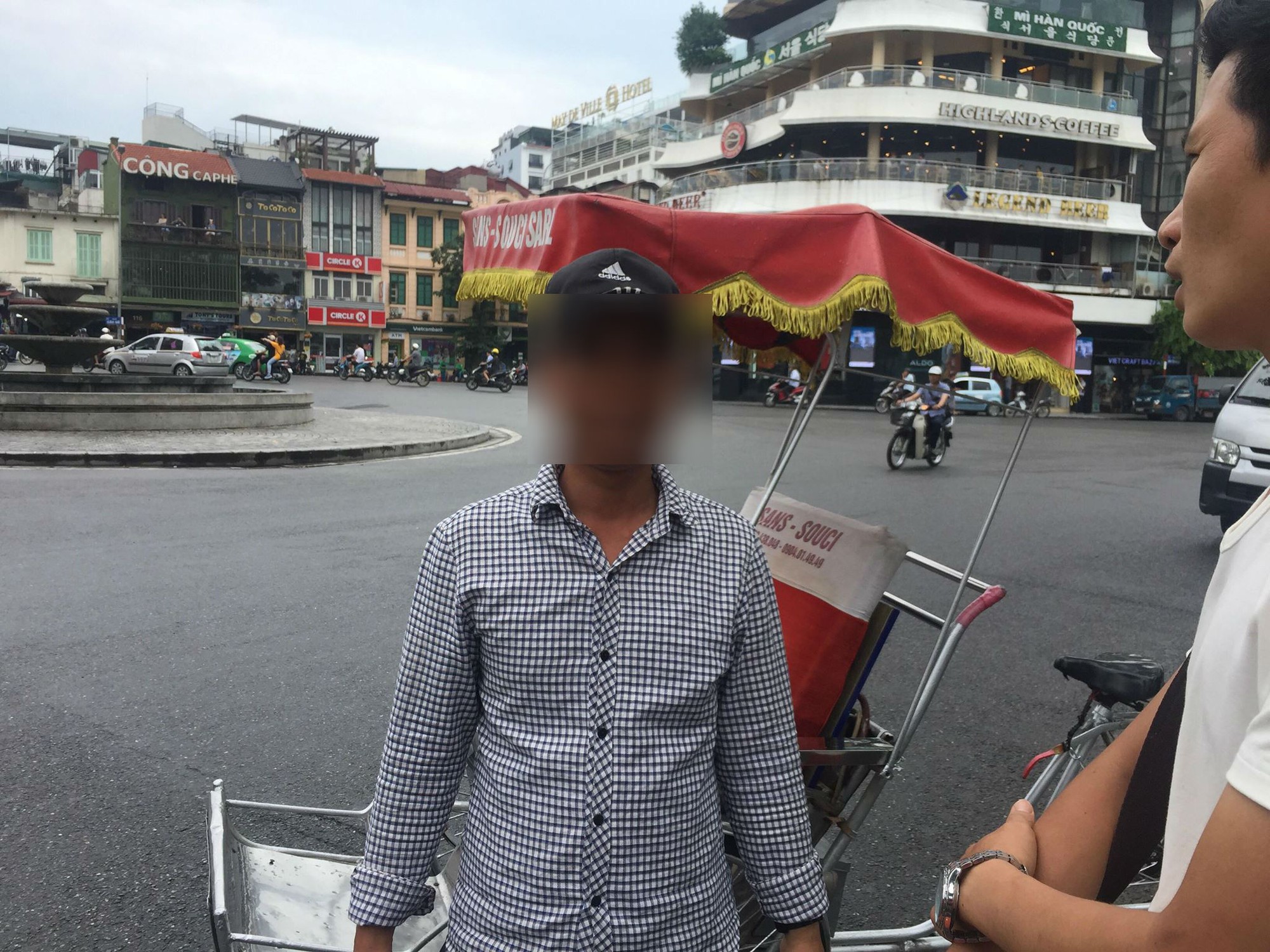 nguoi lai xich lo bi to tra lai tien vang ma cho khach tay toi khong bao gio lam cai viec that duc day