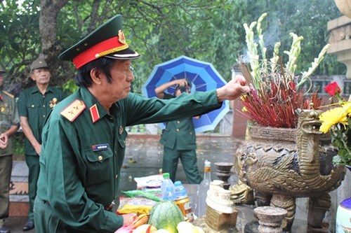 tri an nhung nguoi co cong voi cach mang hai nuoc viet nam va lao