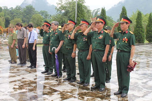 tri an nhung nguoi co cong voi cach mang hai nuoc viet nam va lao