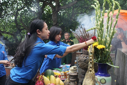 tri an nhung nguoi co cong voi cach mang hai nuoc viet nam va lao
