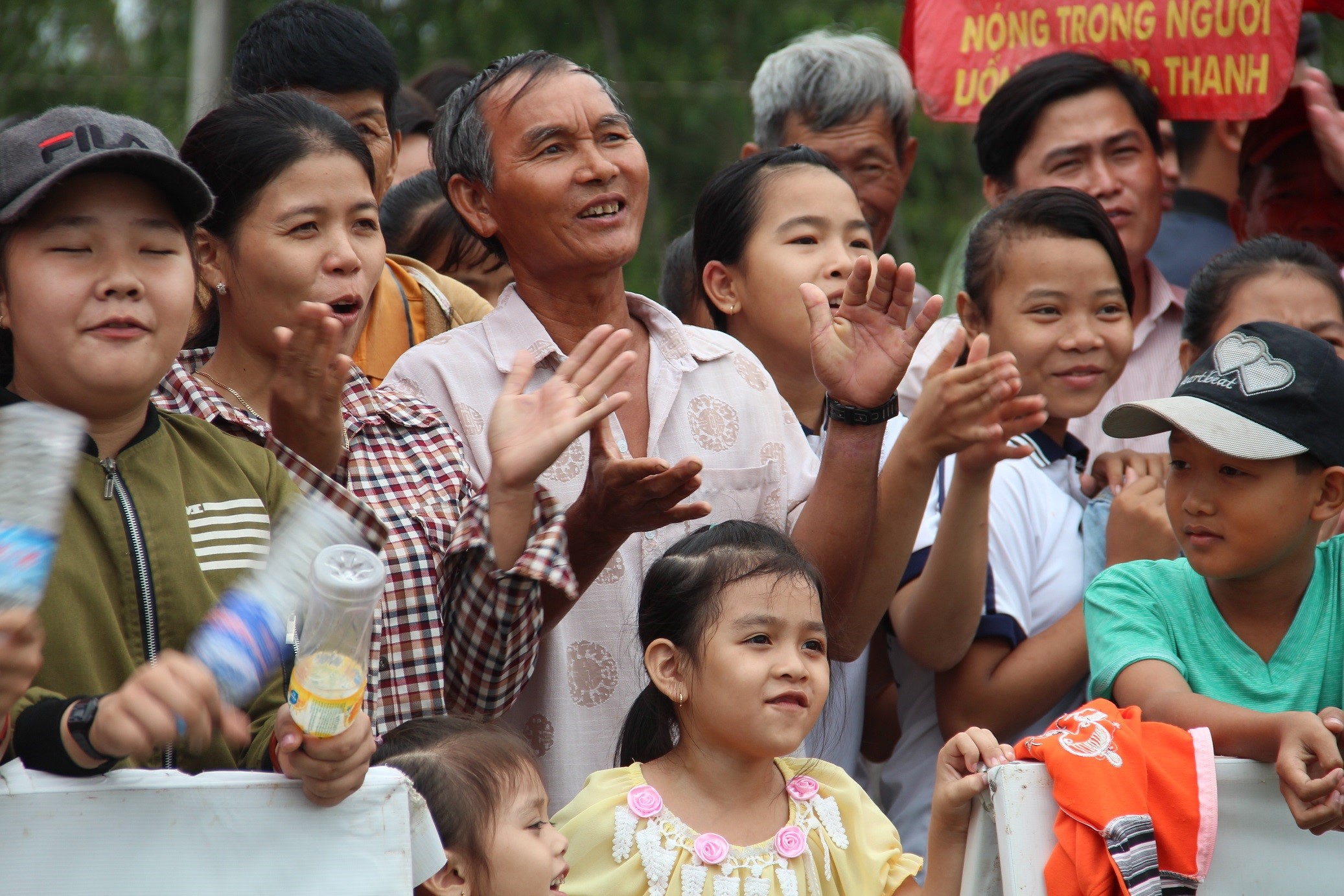 dr thanh lung sen duoi cay cau noi ngan niem vui tren cu lao gieng cua tan hiep phat