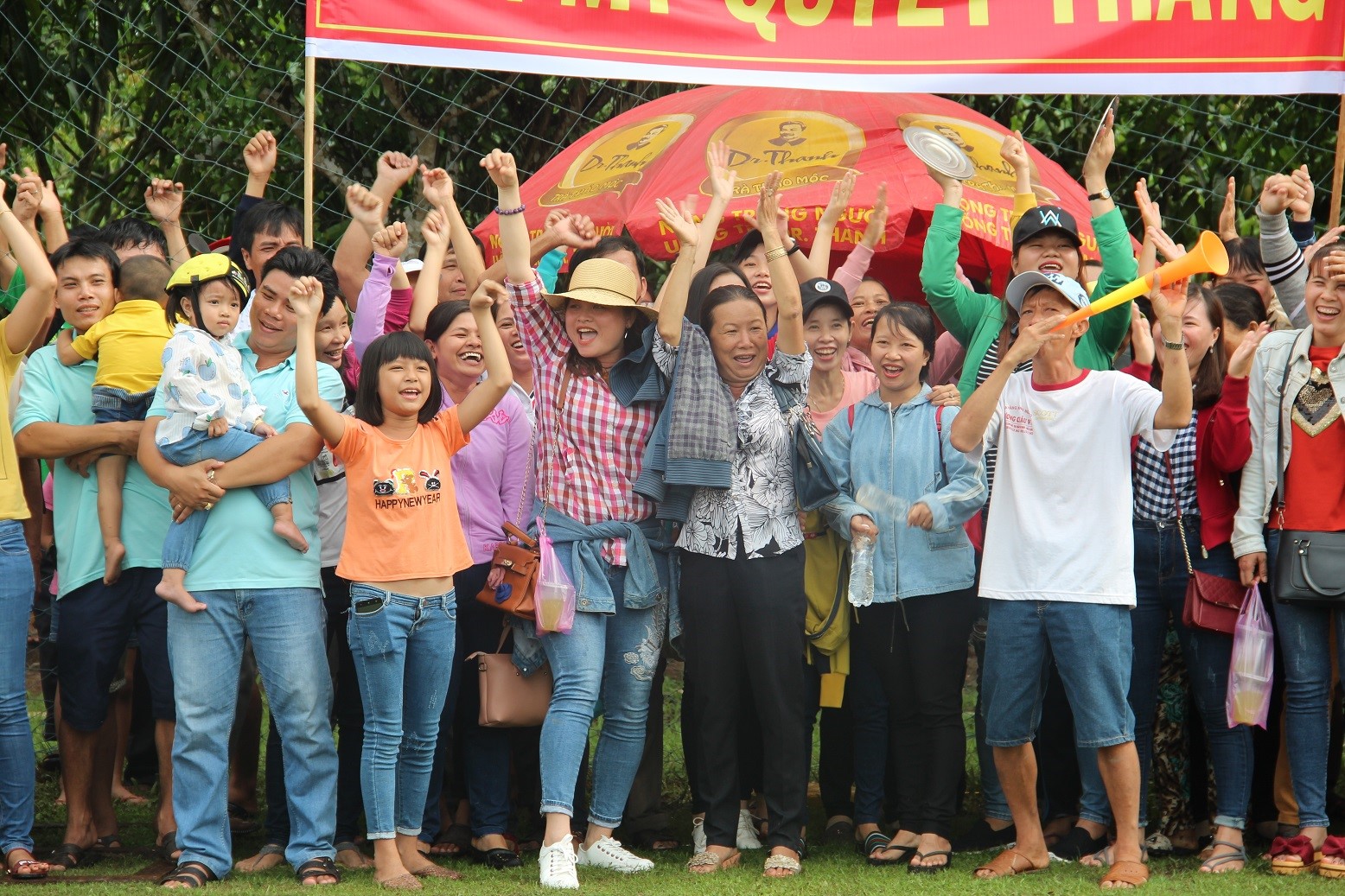 dr thanh lung sen duoi cay cau noi ngan niem vui tren cu lao gieng cua tan hiep phat