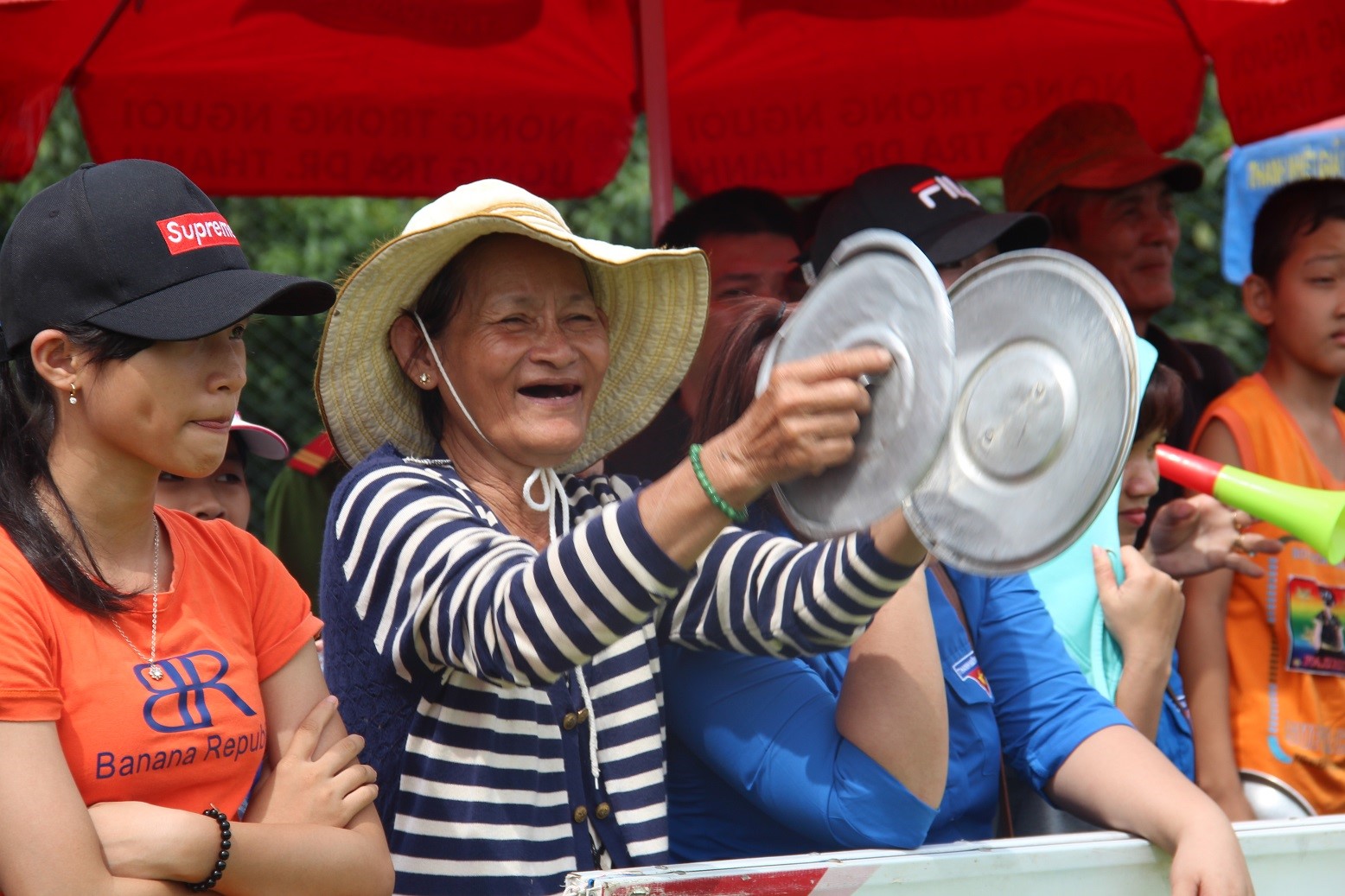 dr thanh lung sen duoi cay cau noi ngan niem vui tren cu lao gieng cua tan hiep phat