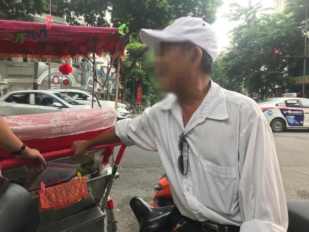 vu khach tay bi tra lai tien vang ma o ha noi lai xich lo khong phai la nguoi tra lai tien