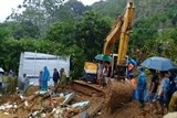 video lo dat nuot chung hang loat o to nhu ngay tan the