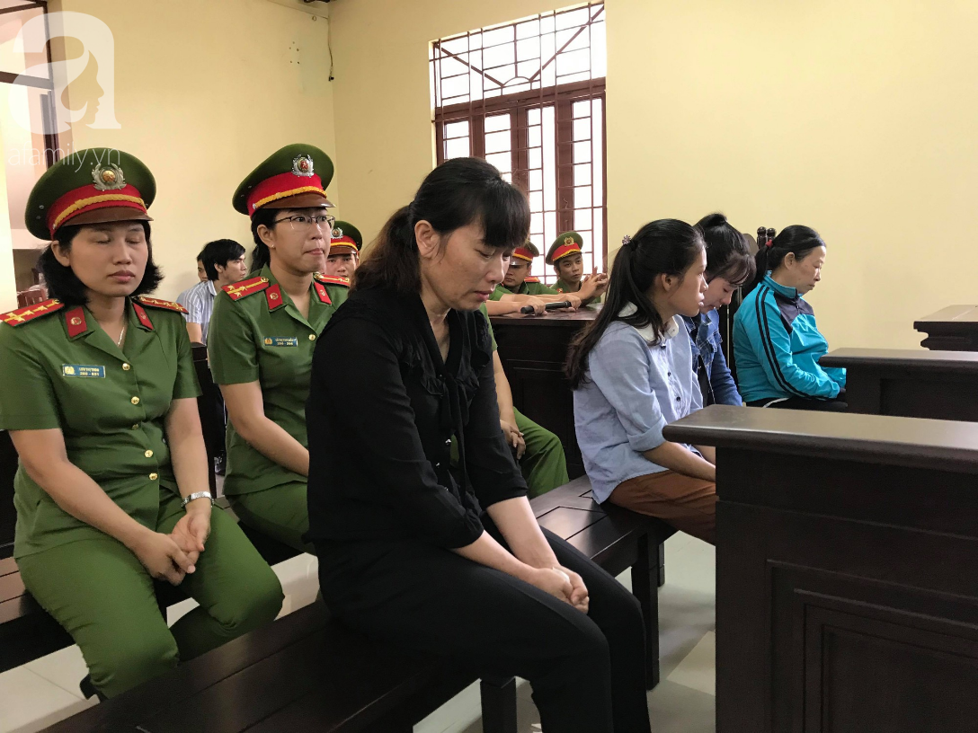 nhieu phu huynh mat binh tinh bat khoc khi du phien toa xu 3 bao mau truong mam xanh bao hanh tre