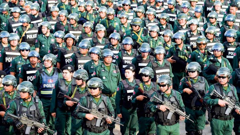 5000 canh sat tong duyet san sang cho cuoc bau cu quoc hoi campuchia