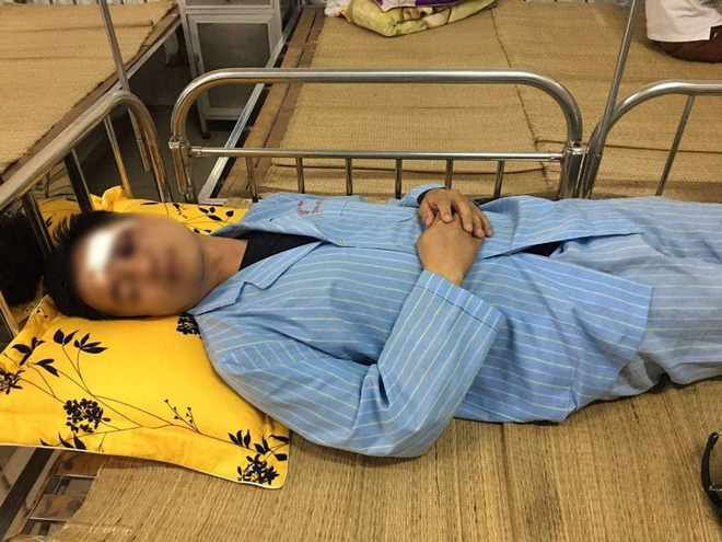 nhan vien hang xe mazda bi nhom doi tuong trum ao mua hanh hung da man giua duong