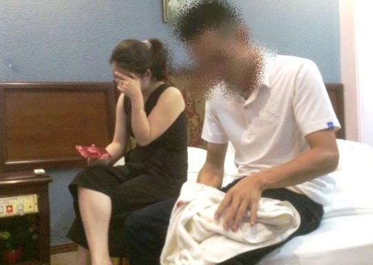 can bo csgt trong nha nghi cung co giao mam non hai nguoi la ban hoc