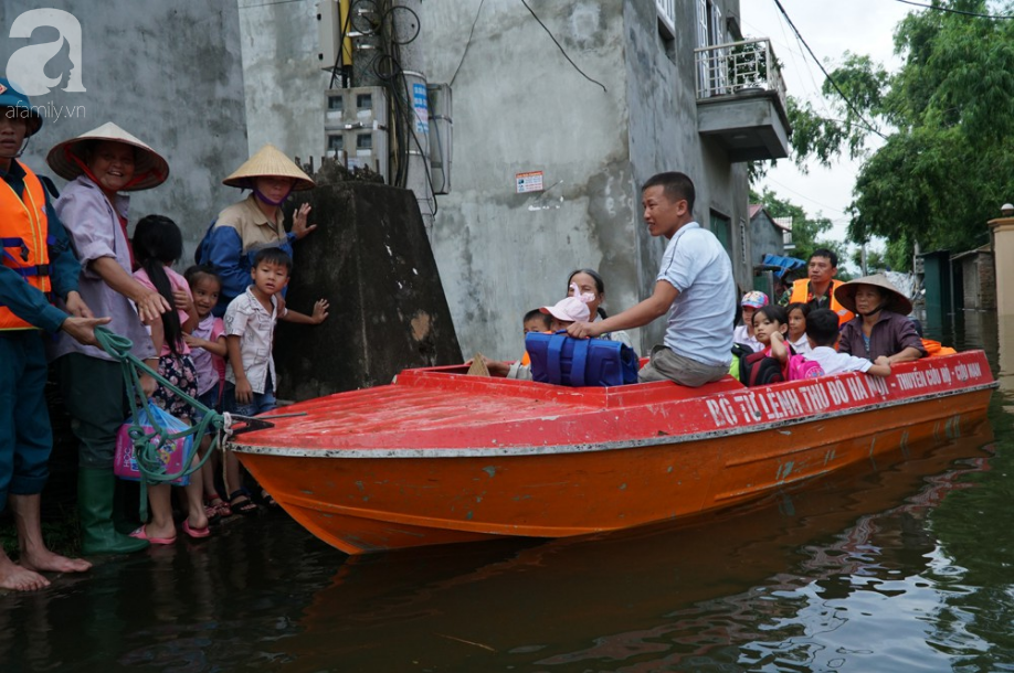 quoc oai ngap nang suot 10 ngay nguoi dan doi mat voi dich dau mat do va thieu nuoc sach