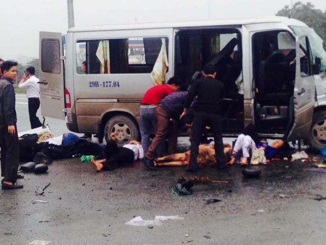 khi ngay cuoi thanh tham kich gia dinh nhin lai nhung tai nan giao thong tang thuong tren duong dua don dau