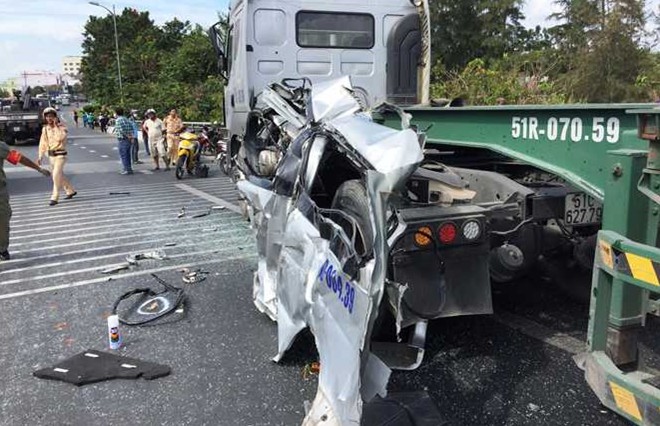 khi ngay cuoi thanh tham kich gia dinh nhin lai nhung tai nan giao thong tang thuong tren duong dua don dau