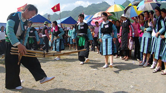 len moc chau di cho tinh dip nghi le 29