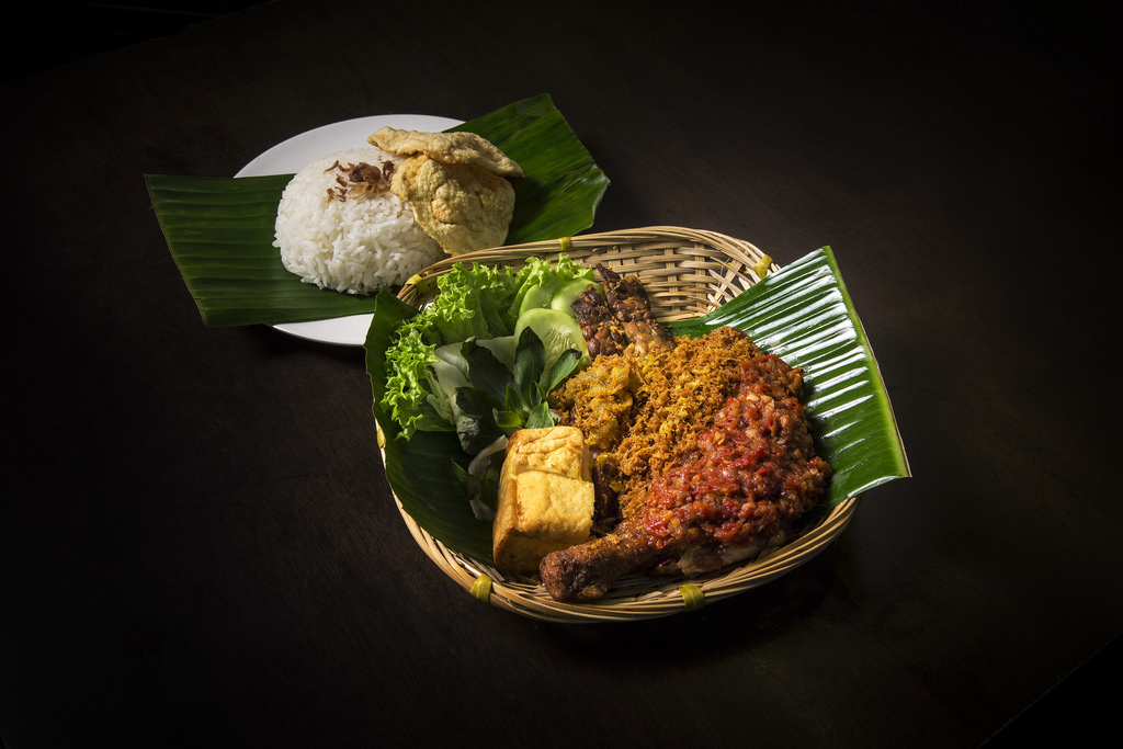 pho bo va bun cha se gop mat tai lien hoan am thuc duong pho dong nam a