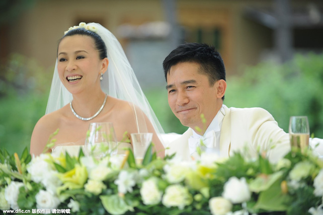 luong trieu vy lui thui di sieu thi mot minh khi vo vang nha trien mien