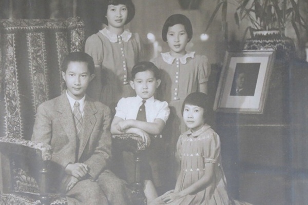 mai xuyt xoa ve ve dep cac hoang tu the gioi nhung it ai biet viet nam cung co 1 thai tu dep the nay