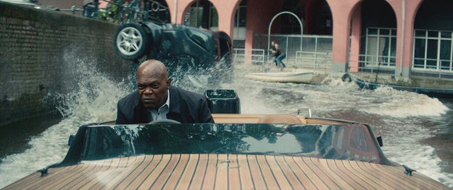 phan khich voi man ket hop co mot khong hai cua bo doi ryan reynolds samuel l jackson
