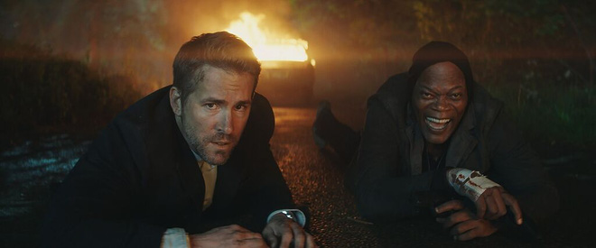 phan khich voi man ket hop co mot khong hai cua bo doi ryan reynolds samuel l jackson