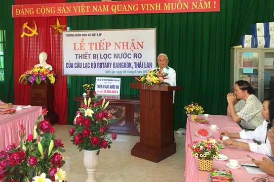 clb rotary bangkok mang nuoc sach den voi tre em bac giang
