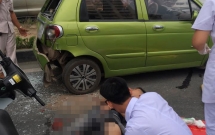 video xe tai dam vo duoi xe khach sau cu chuyen lan dot ngot cua o to con